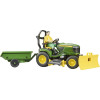 Tracteur John Deere avec remorque et jardinier